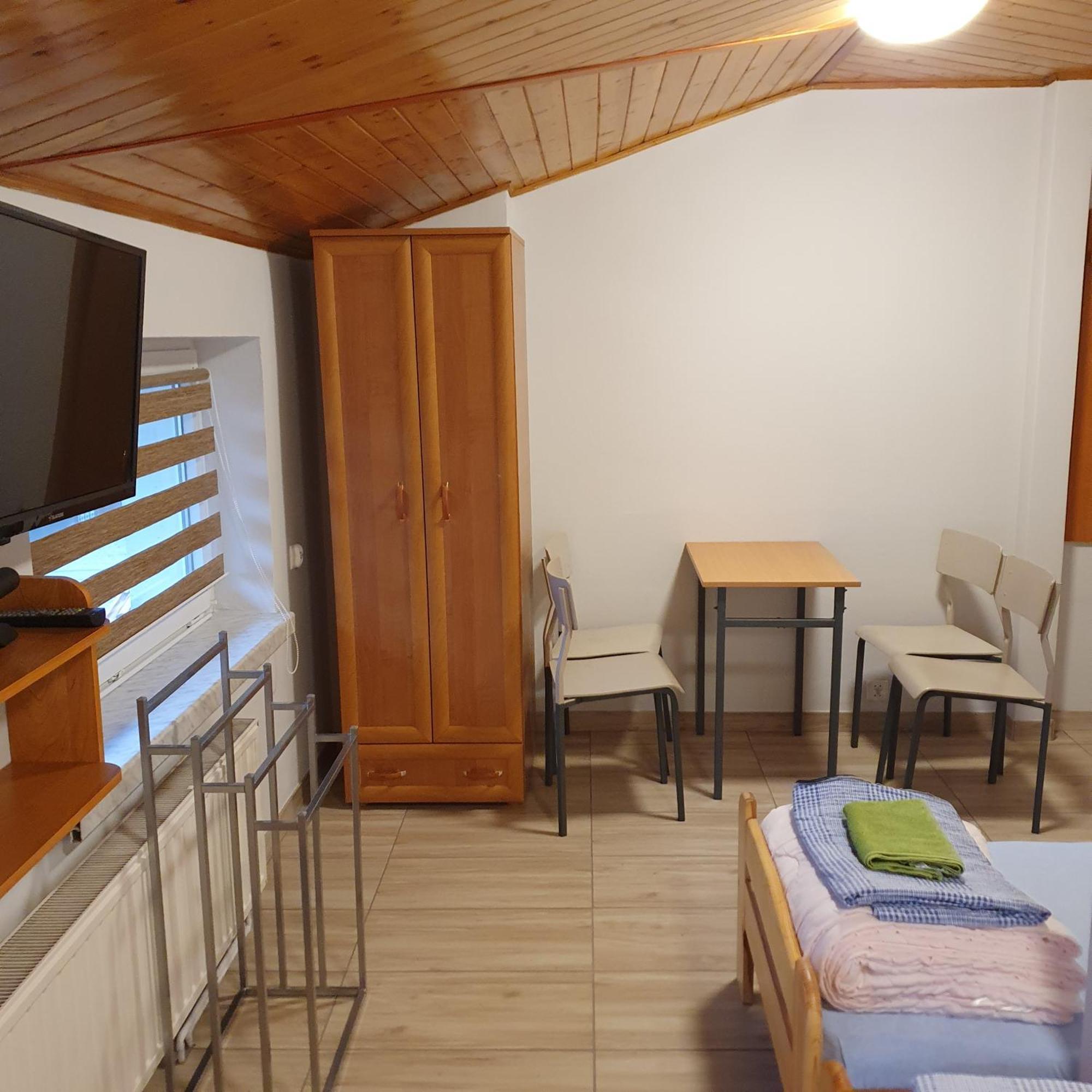 Noclegi Silesia Aster Tychy Habitación foto